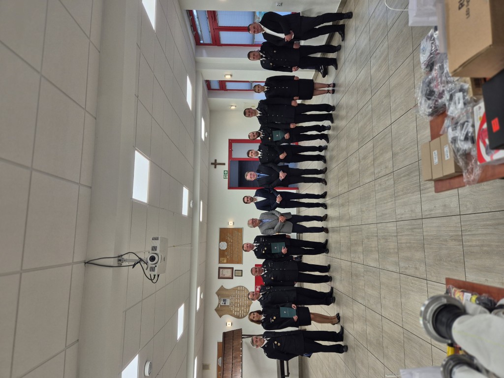 Straż pożarna, zakup wyposażenia. Zdjęcie grupowe