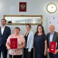 Podpisanie umowy na przebudowę ul. Staszica oraz budowę miejsc postojowych w Kozerkach