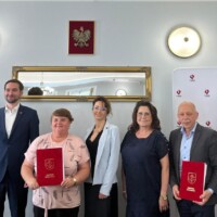 Podpisanie umowy na przebudowę ul. Staszica oraz budowę miejsc postojowych w Kozerkach