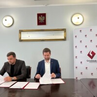 Podpisanie umowy na przebudowę ul. Staszica oraz budowę miejsc postojowych w Kozerkach