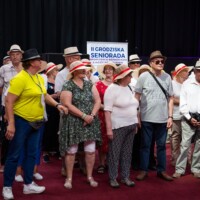 Sportowa seniorada łączy pokolenia