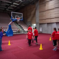 Sportowa seniorada łączy pokolenia